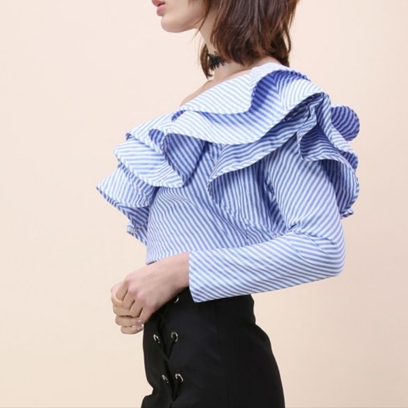 RED Casting LA Ruffle Asymmetrical Top Size L - Picture 4 of 8